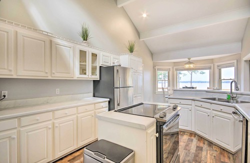 Gilbert House | Gilbert Lakefront Retreat w/Private Dock!