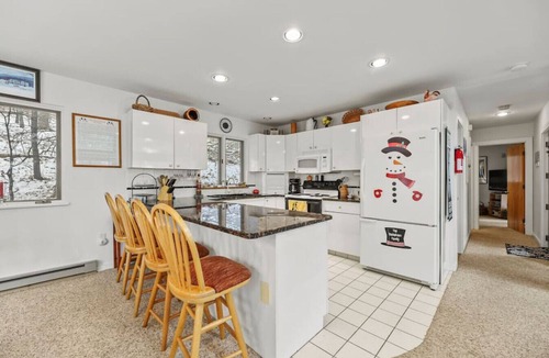 Egremont House | Gilbert Ski Chalet | 3 min to Catamount!