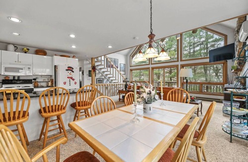 Egremont House | Gilbert Ski Chalet | 3 min to Catamount!