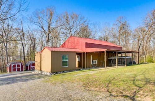 Gilbertsville House | Gilbertsville Hideaway: 1 Mi to Lake!