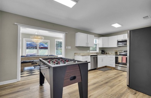 Savannah House | Gilded Magnolia Hideout|Sleeps8|Hot Tub|pet+