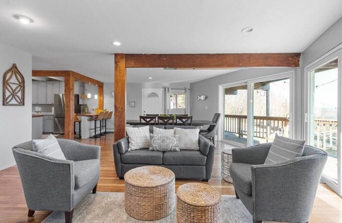 Gilford House | Gilford NH Vacation Rental. Sleeps 14. Near Lake Winnipesaukee & Gunstock