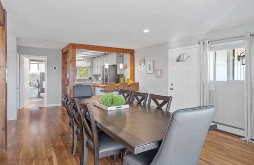 Gilford House | Gilford NH Vacation Rental. Sleeps 14. Near Lake Winnipesaukee & Gunstock