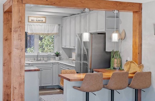 Gilford House | Gilford NH Vacation Rental. Sleeps 14. Near Lake Winnipesaukee & Gunstock