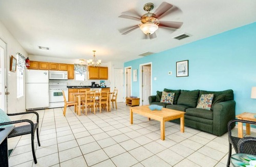 Surfside Beach Cottage | GILLIGANS BEACH HUT- RELAXING BEACH GETAWAY- OCEAN VIEW-PET FRIENDLY/FENCED YARD