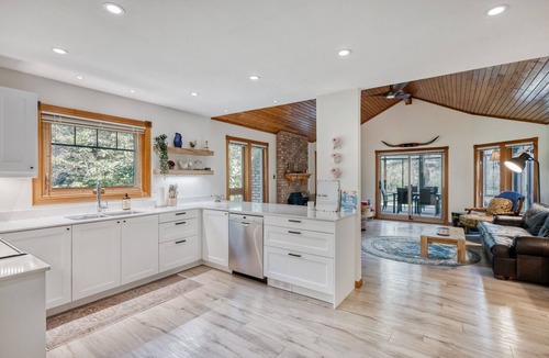 Gimli Cottage | Gimli Lakefront Cottage