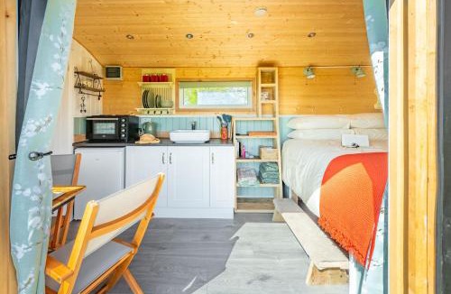 Howlett End House | Gin and Toffee Carriage