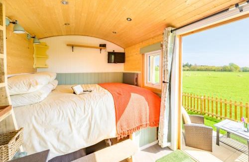 Howlett End House | Gin and Toffee Carriage