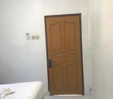 Labuhan Lombok Bed & Breakfast | Gina's Reading Homestay