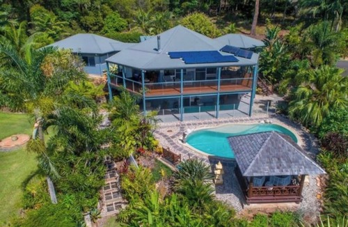 Bridges House | Ginger Wilde Hideaway. Pool, Spa Sleeps 35+