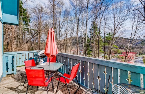 Helen House | Gingerbread Haus 1