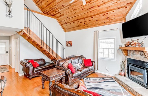 Helen House | Gingerbread Haus 1