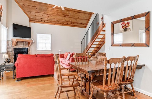 Helen House | Gingerbread Haus 2