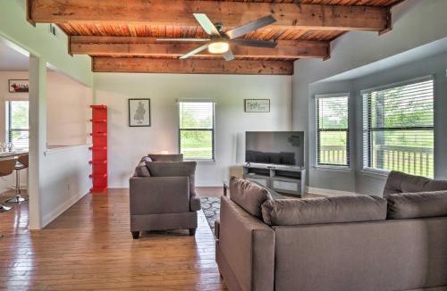 Garfield House | ‘Gingerland Ranch’ in Del Valle: Game Room & Porch