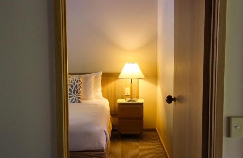 Gipsy Point Resort | Gipsy Point Lakeside