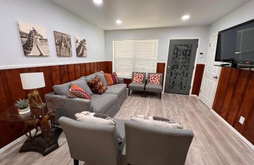 West San Antonio House | Giraffe Cottage