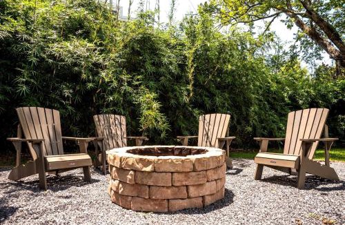Mandeville Apartment | Girod Suite at Blue Heron an Old Mandeville Stay