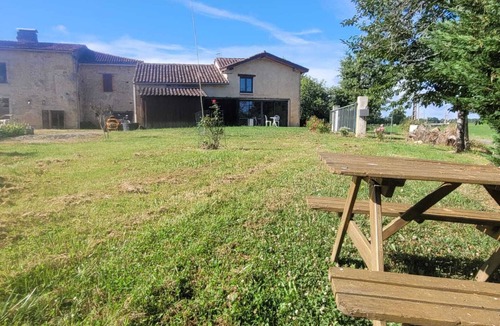 Castelnau-d'Auzan House | Gîte Le Grand Castillon - Fishing in private ponds and forest - Jacuzzi (optional)