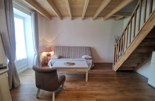 Saint-Hilaire-de-Villefranche House | Gite Du Figuier