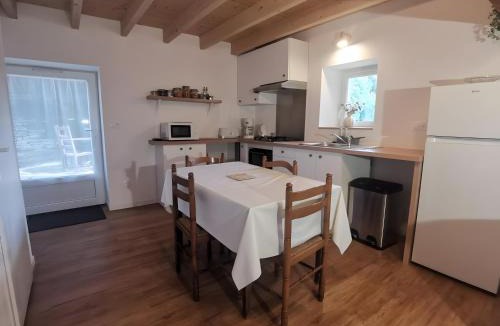 Saint-Hilaire-de-Villefranche House | Gite Du Figuier