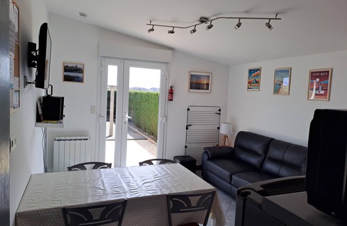 Saint-Coulomb Cottage | Gite 10 mn des Plages