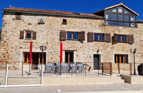 Pampelonne House | Gite 15 pers Tarn Aveyron with heated swimming pool
