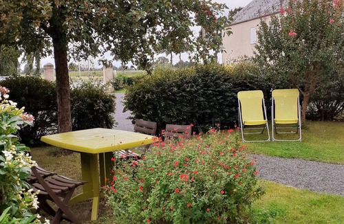 Saint-Paul-du-Vernay Apartment | GITE 2* in the countryside, 8 kms from BAYEUX, LANDING BEACHES.