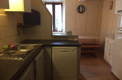 Chateau-Verdun House | Gite 2 - Le Cairn: Bed and Breakfast