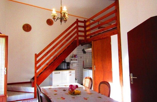 Chateau-Verdun House | Gite 2 - Le Cairn: Bed and Breakfast