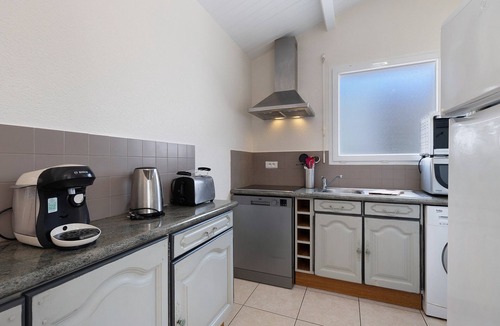 Olonne-sur-Mer Cottage | Gîte 2 with Private Terrace and Wi-Fi