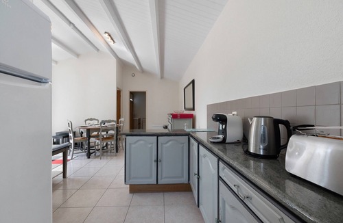 Olonne-sur-Mer Cottage | Gîte 2 with Private Terrace and Wi-Fi