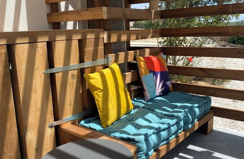 Beziers Apartment | GITE 2P SWIMMING POOL JACUZZI ON 3 HA OF LAND