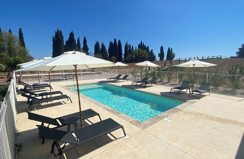 Beziers Apartment | GITE 2P SWIMMING POOL JACUZZI ON 3 HA OF LAND