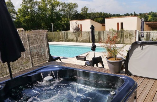 Verruyes Ski Chalet | GITE 3/5 WITH HEATED POOL AND JACUZZI TO SHARE
