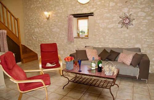 Monflanquin House | Gîte 3 "Le Coin" air-conditioned with large swimming pool/terrace overlooking Bastide