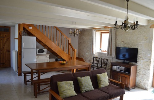 Saint-Pierre-d'Amilly House | Gite 4: Swallows 4 bedrooms for 10 people