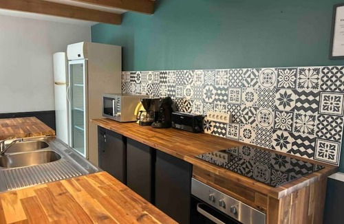 Yvre-le-Polin Cottage | Gite 55 Couchages Salle 200 m2