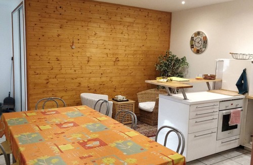 Vieille-Brioude Villa | GITE 6-8 PERS. PRIVATE POOL, 3 BEDROOMS, 3 BDR, KITCHEN, ALLIER VALLEY