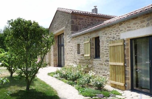 Chambretaud Cottage | Gite 6km from puy du fou with private pool and disabled accessible jacuzzi