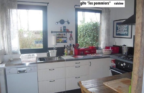 Beauval-en-Caux House | Gite 6p pleine nature:LE POMMIER parc 5000m2 jeux cabanes ,feu de bois,mer 2Omn.