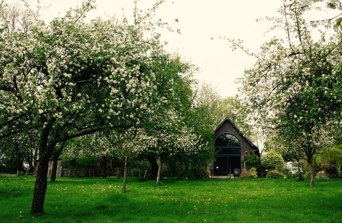 Beauval-en-Caux House | Gite 6p pleine nature:LE POMMIER parc 5000m2 jeux cabanes ,feu de bois,mer 2Omn.