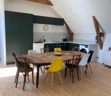 La Bouexiere House | Gite 8-10 pers, 4 chambres, billard, jardin