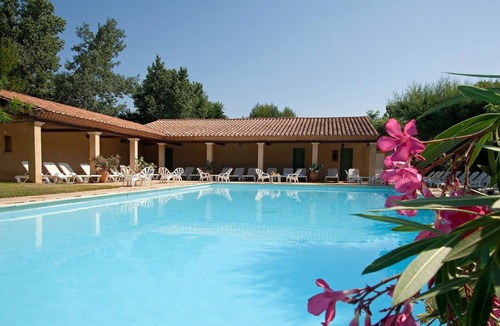 Aigues-Mortes Apartment | Gite, 8 people, 2 bedrooms, on one level, 8km from the beach, air conditioning, TV, kitchen