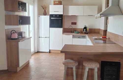 Saint-Julien-de-Peyrolas House | Gite Avec vue sur le Mont-ventoux
