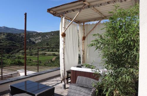 Montpeyroux House | Gite Aigues Vives - Le Patio