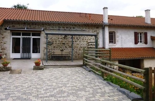 Allegre House | Gite Allègre, 5 bedrooms, 12 persons