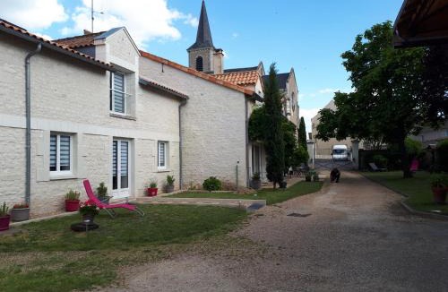 Saint-Genest-d'Ambiere Apartment | Gite Amanala Poitou