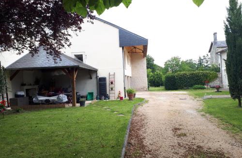 Saint-Genest-d'Ambiere Apartment | Gite Amanala Poitou