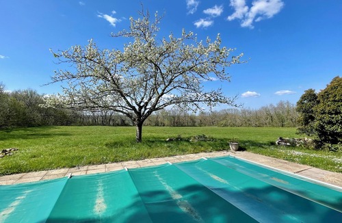 Sainte-Alauzie Apartment | Gîte and pool south of the LOT / 2 pers / Muscari