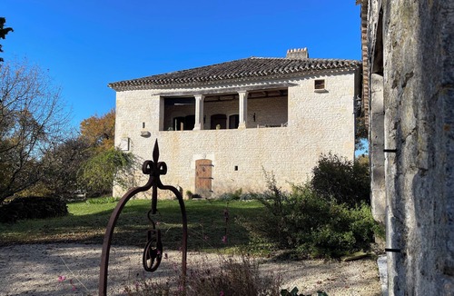 Sainte-Alauzie Apartment | Gîte and pool south of the LOT / 2 pers / Muscari